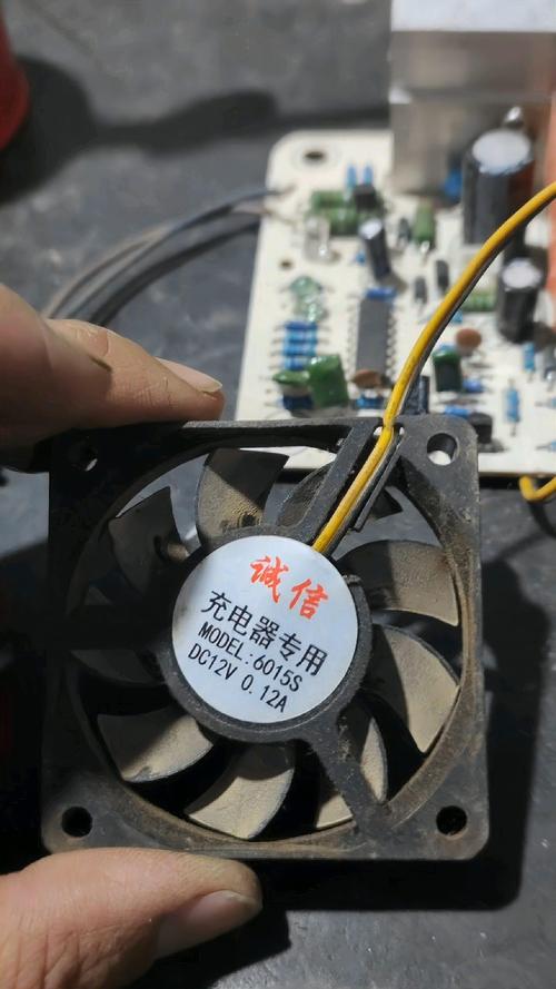 风扇不转怎么修充电器