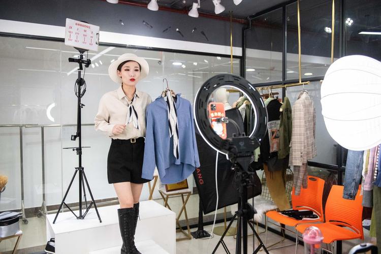 服饰行业电商直播怎么做