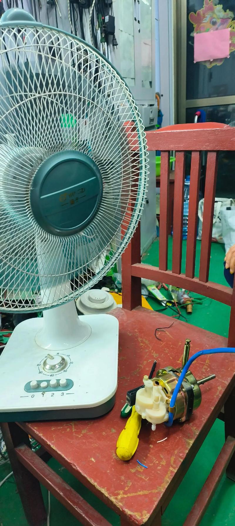小风扇里的电机怎么修