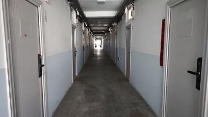 看广告才能开宿舍门？高校回应