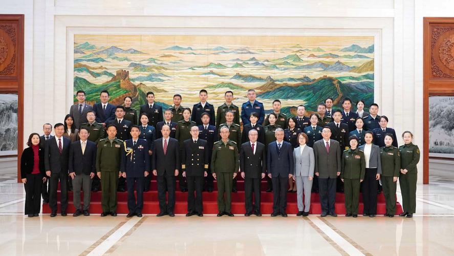 李家超将率360人代表团出席九三阅兵
