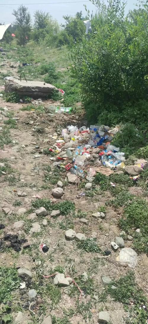 太原马拉松部分路段遍地垃圾