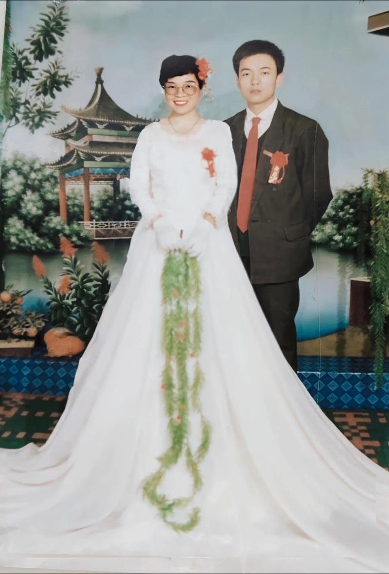 4年前拍的婚纱照打开发现是别人
