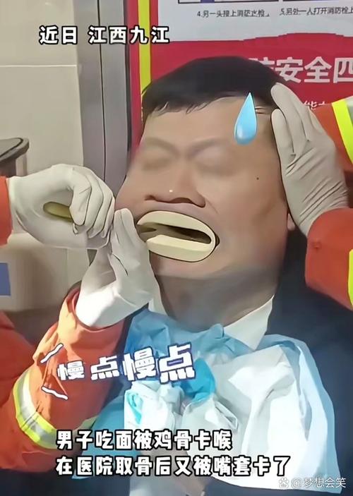 鸡排哥被堵在墙边求合影:要窒息了