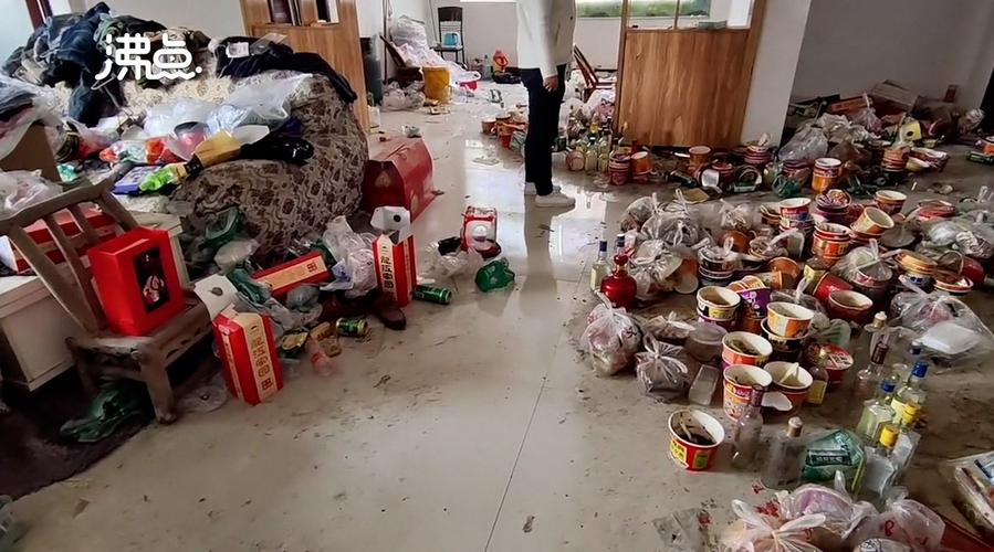 男子租房三年房间变垃圾堆