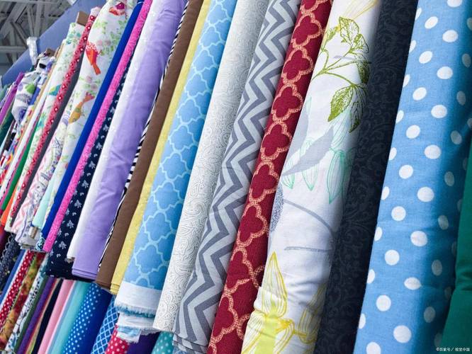 年轻人淘布料做衣服 价格便宜一半