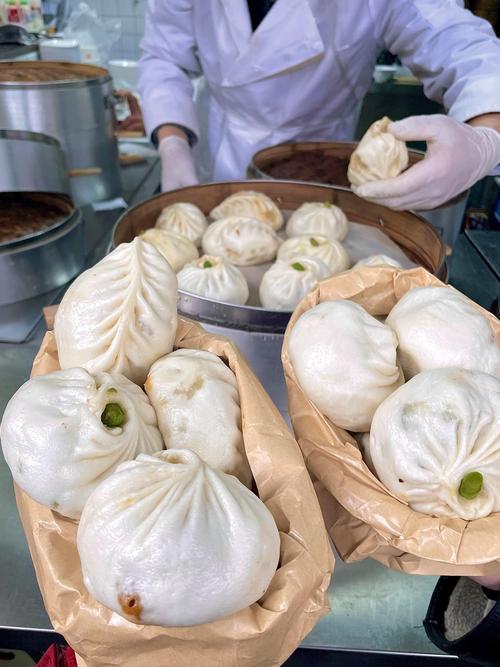 硕士在杭州摆摊卖包子走红