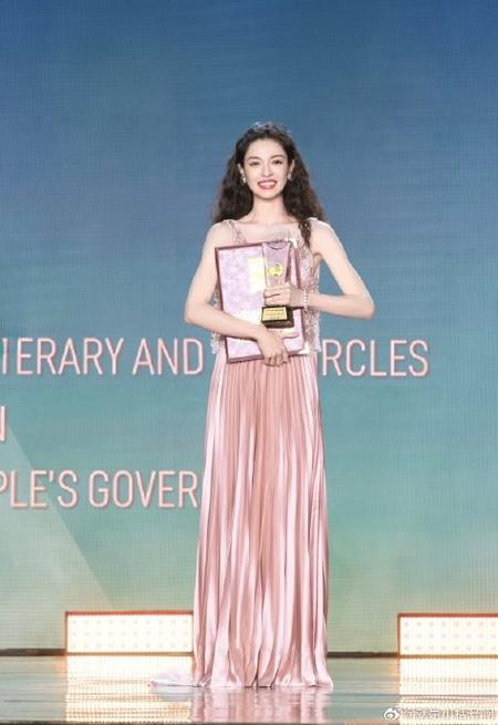 钟楚曦获金鸡奖最佳女配角奖
