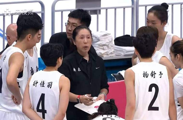 广东女篮力克四川夺得金牌