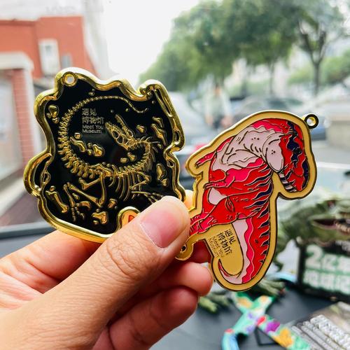 男装店把吊牌做成超大鼠标垫